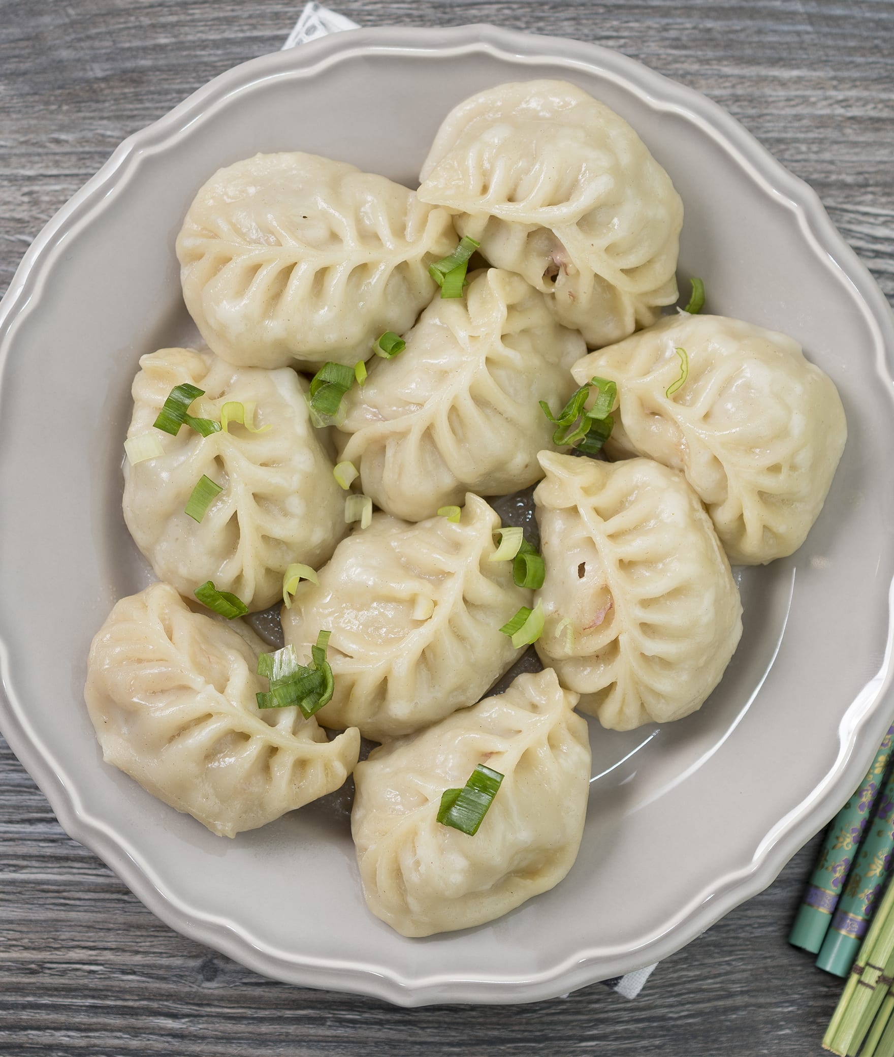 Momos and More - Logo
