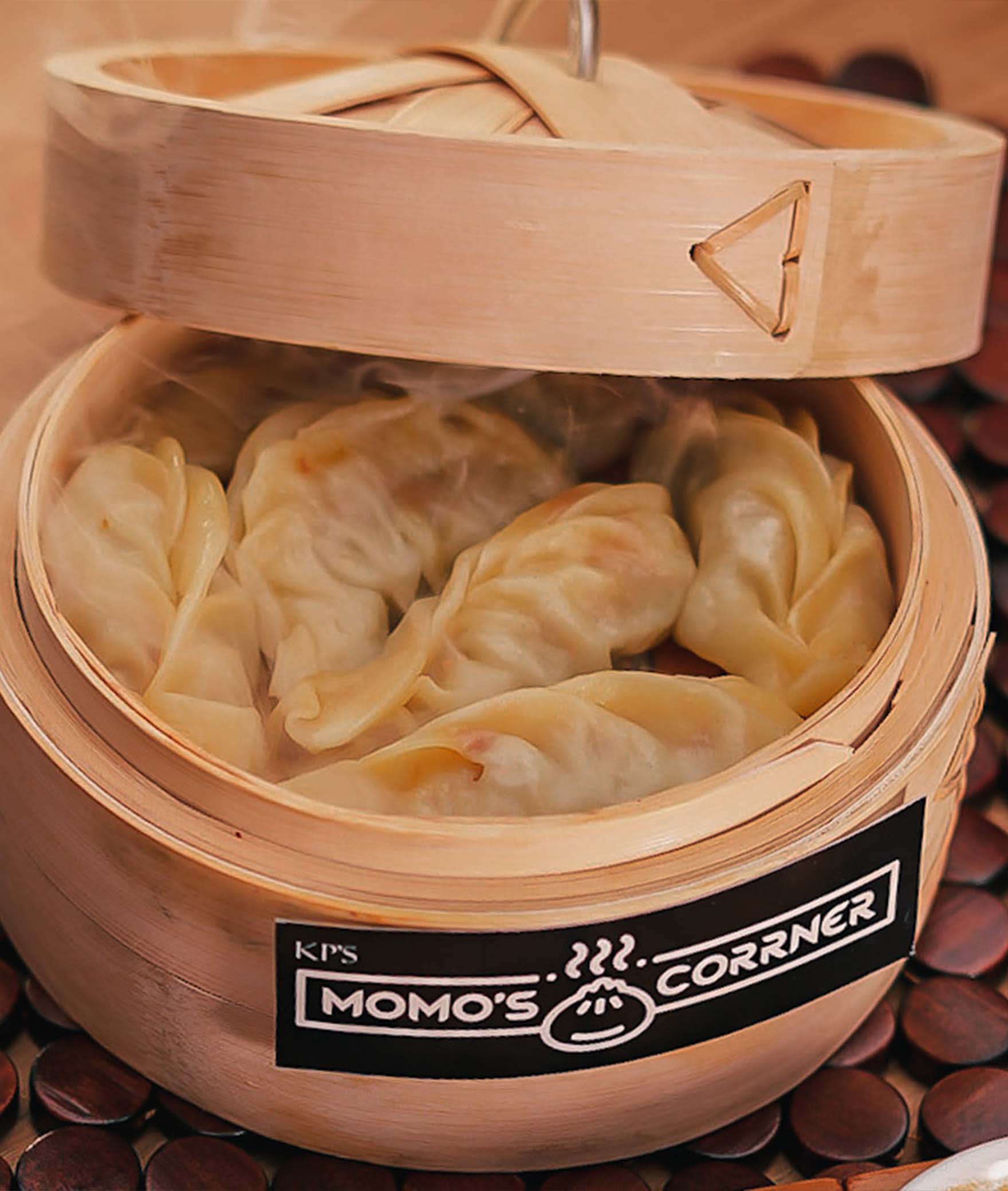 Momo's Corrner - Logo