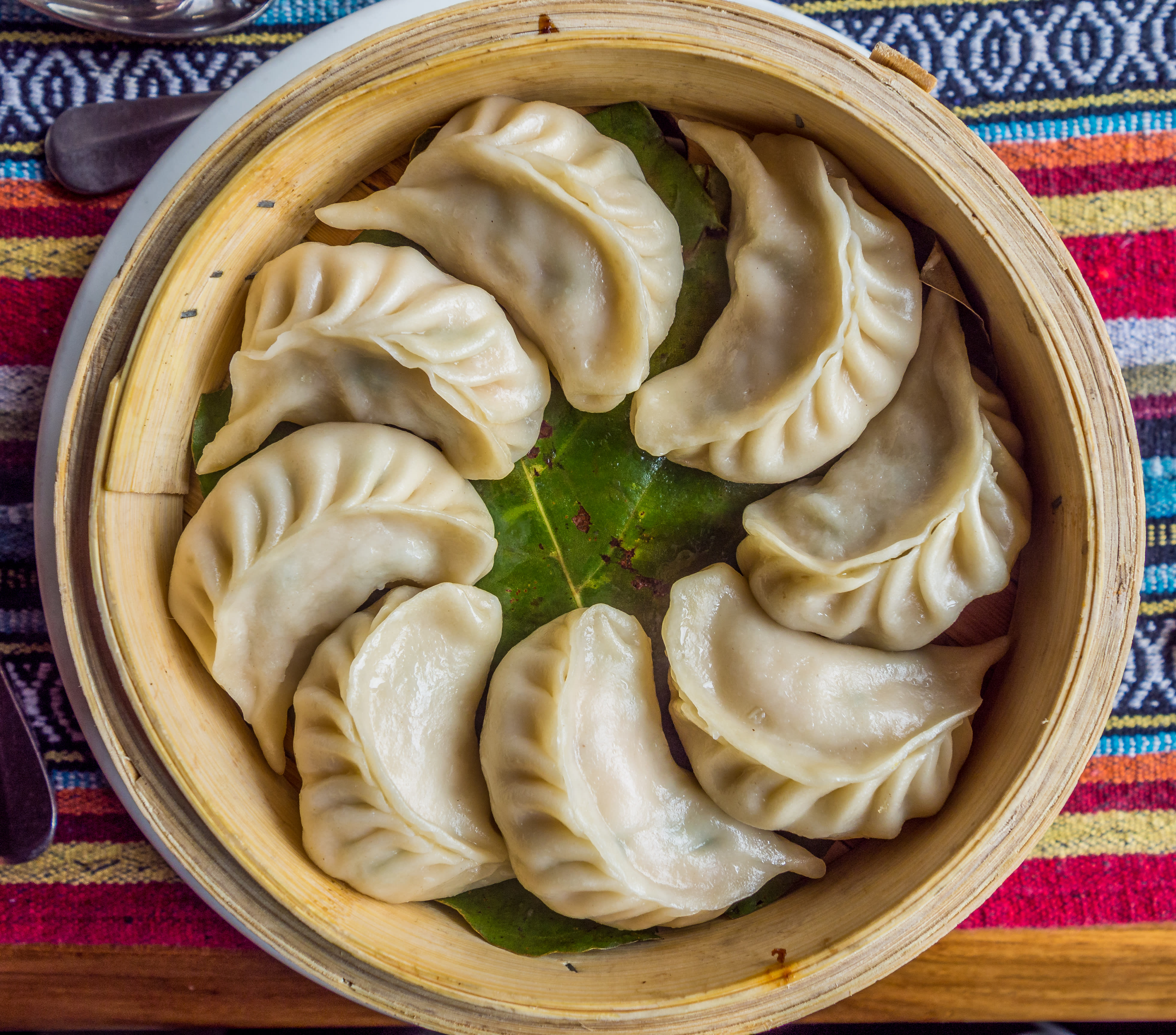 MOMOS XPRESS - Logo