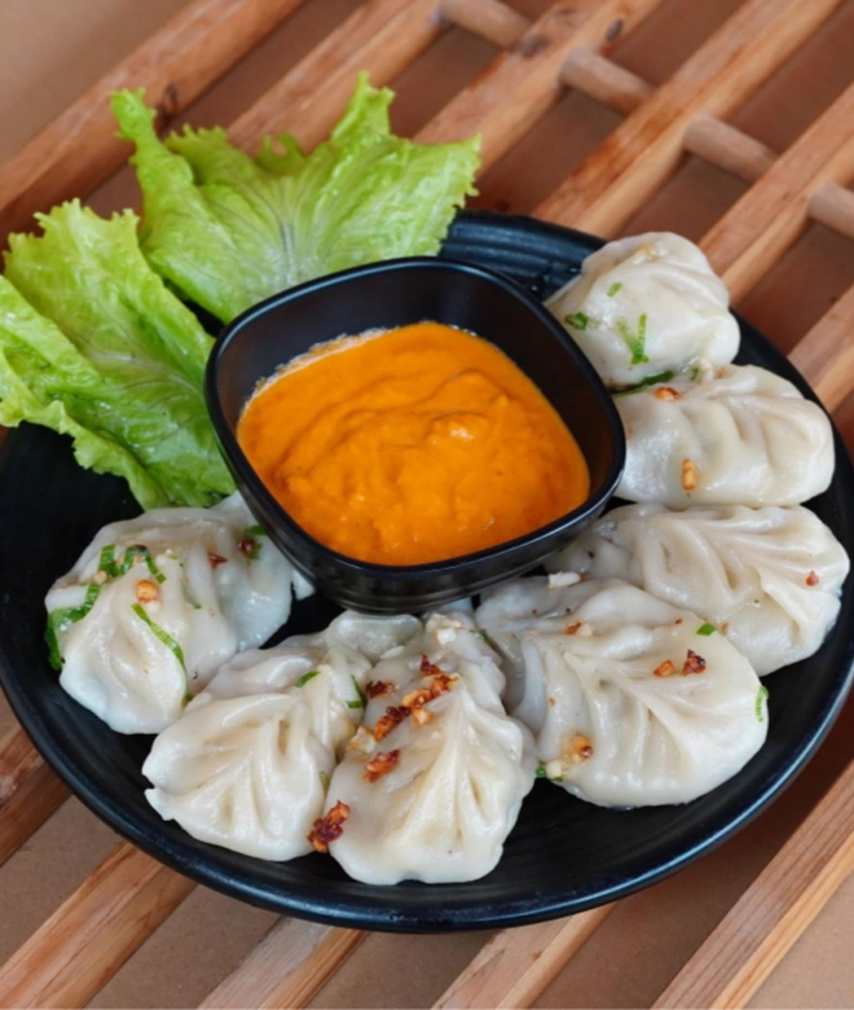 Momo Twist - Logo