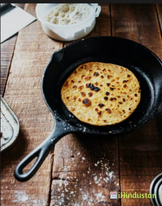 Moms Made Paratha - Logo