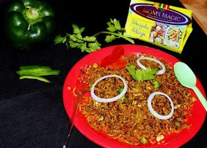 Moms Magic Fast Food - Logo