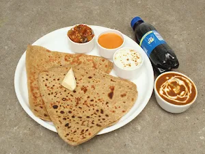 Mom's Parantha - Logo