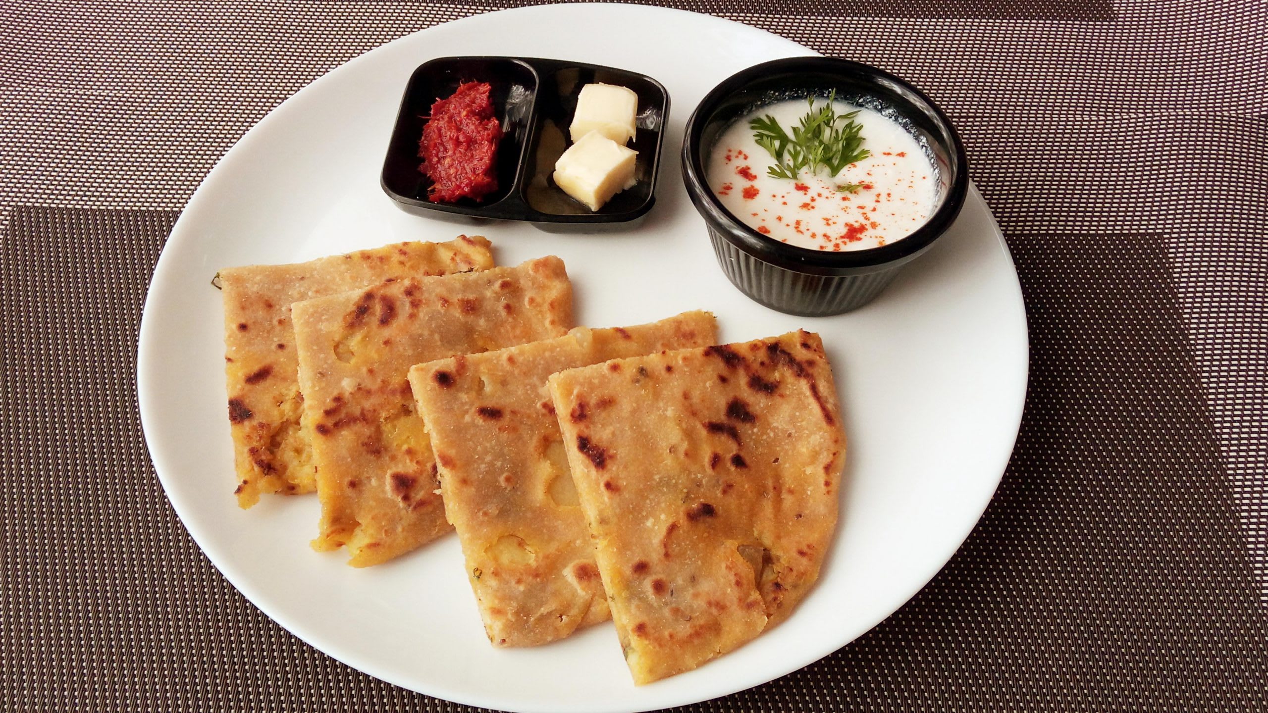 Mom's Paratha - Logo