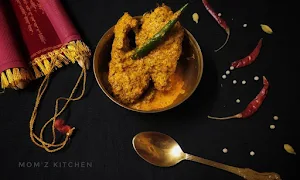 Mom'Z Kitchen - Logo