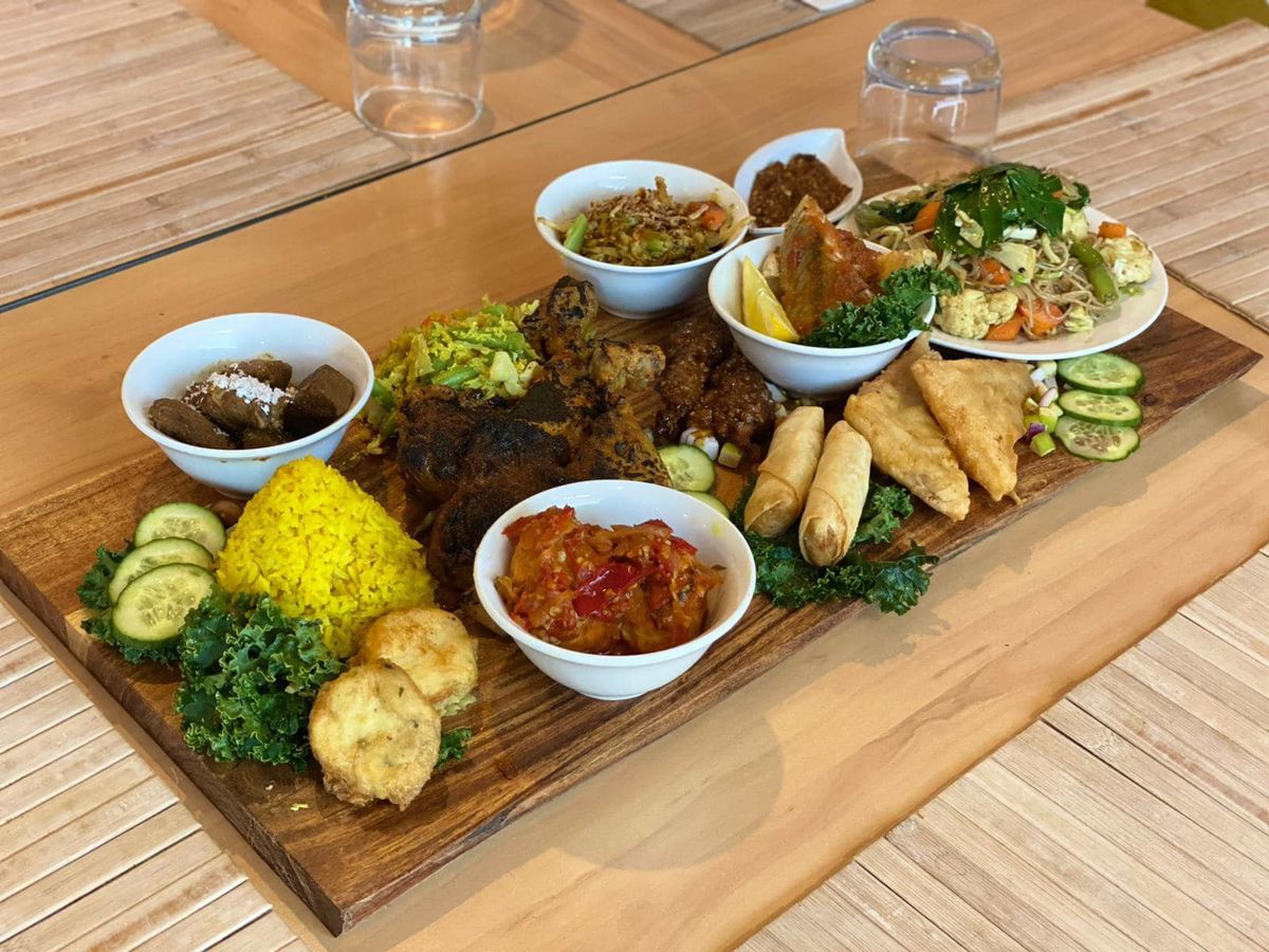 Monggo Restaurant - Logo