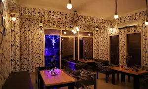 Montana Cafe and Lounge - Logo