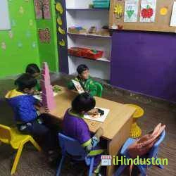 Montessori Primary School - Logo