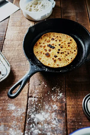 Moolchand Chur Chur Naan Or Paratha Since 1979 - Logo