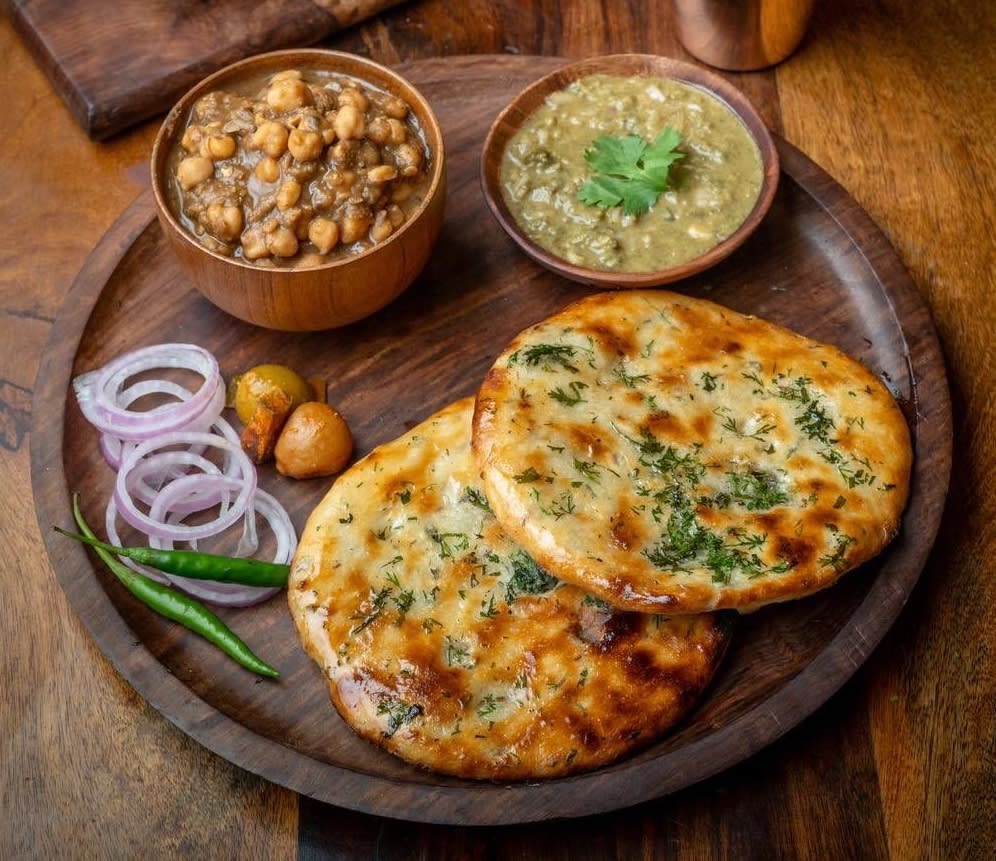 Motabhai Cholle Bhature - Logo