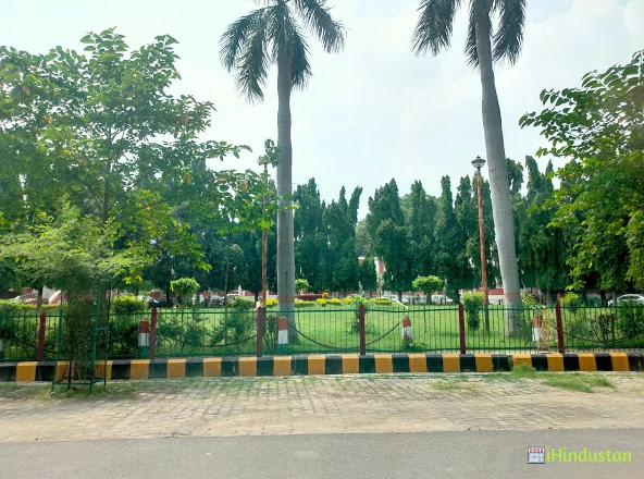 Moti Lal Nehru Medical College, Allahabad - Logo
