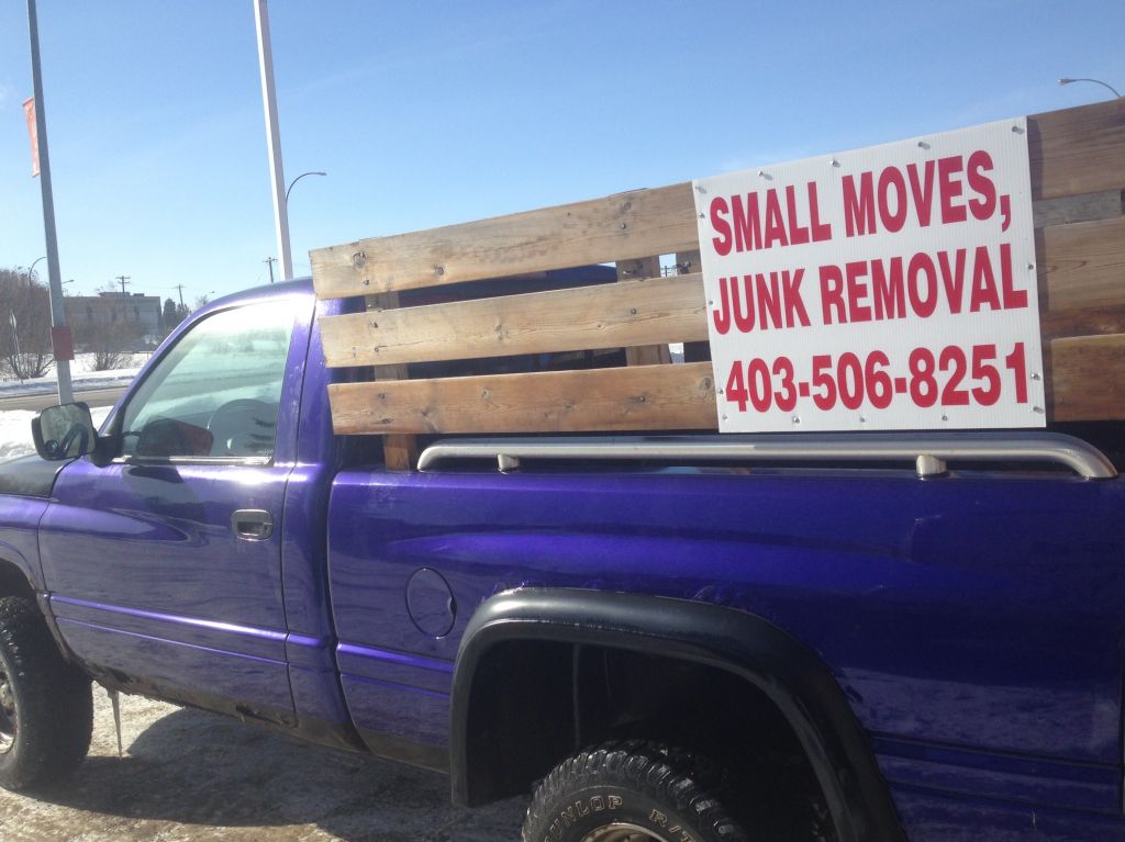 MOVERS - RED DEER - Logo