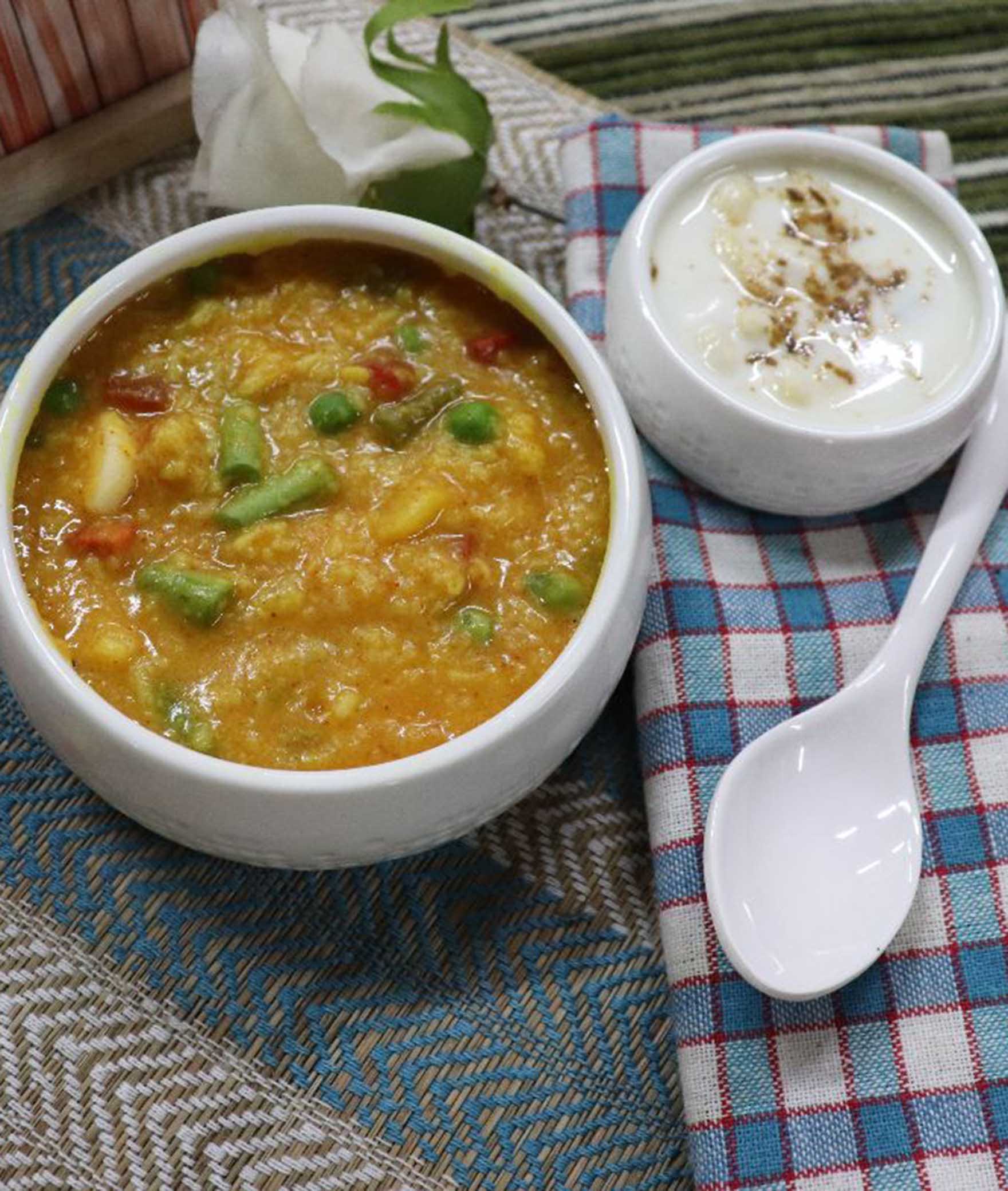 Muchhad Da Khichdi - Logo