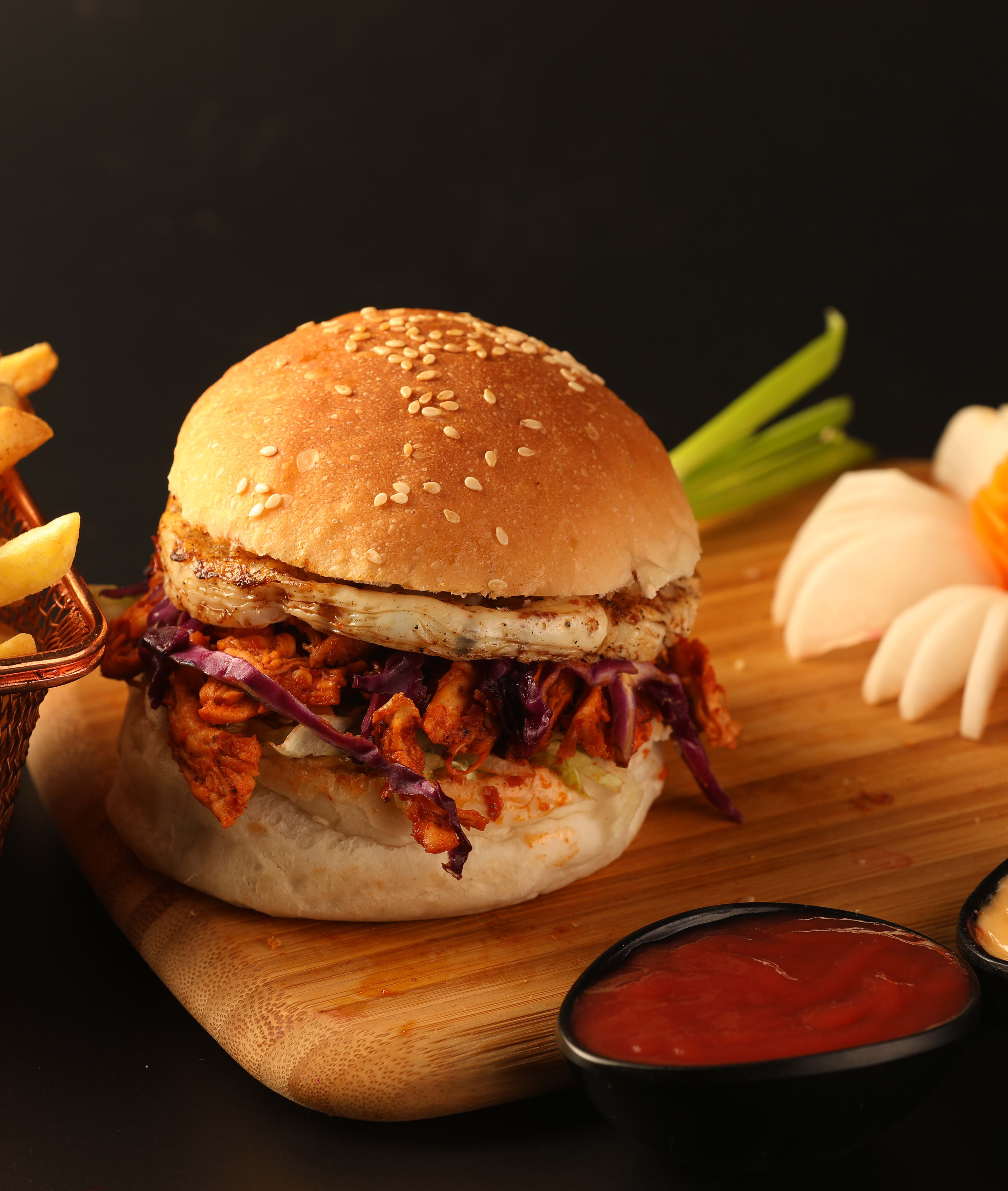 Mugs N Burgers - Logo