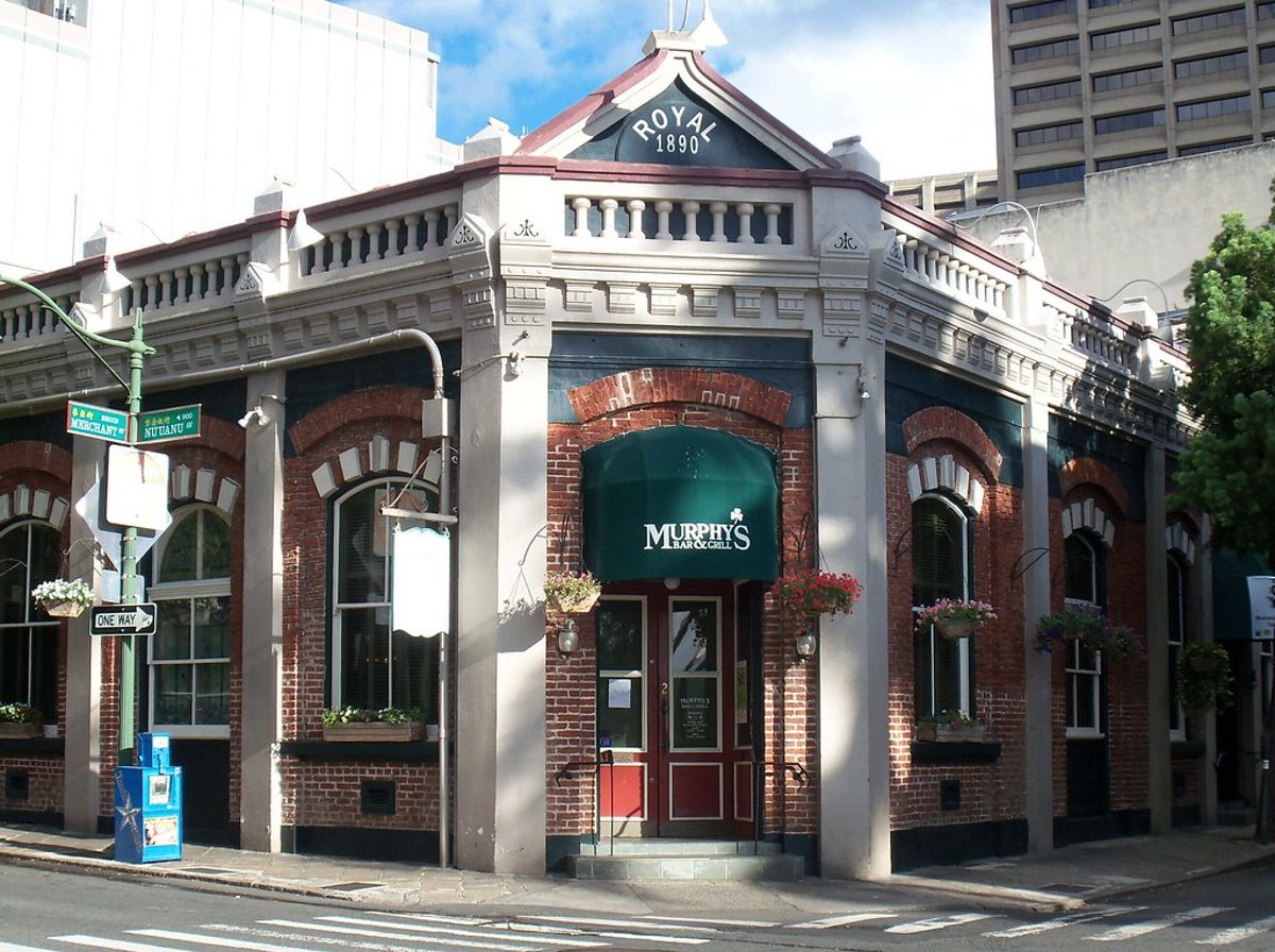 Murphy's Bar and Grill - Logo