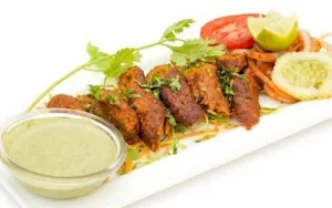 Murthal Paratha & Chur Chur Naan Since 2001 - Logo