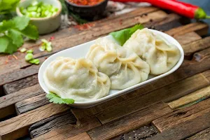 Must Momos Chaap - Logo