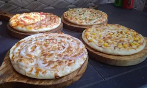Myra's pizza - Cover photo