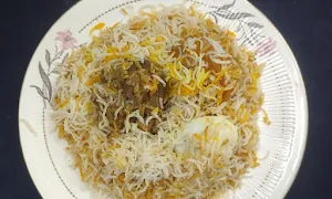 Nusrat's - Logo