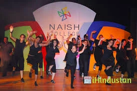 Naish College - Logo