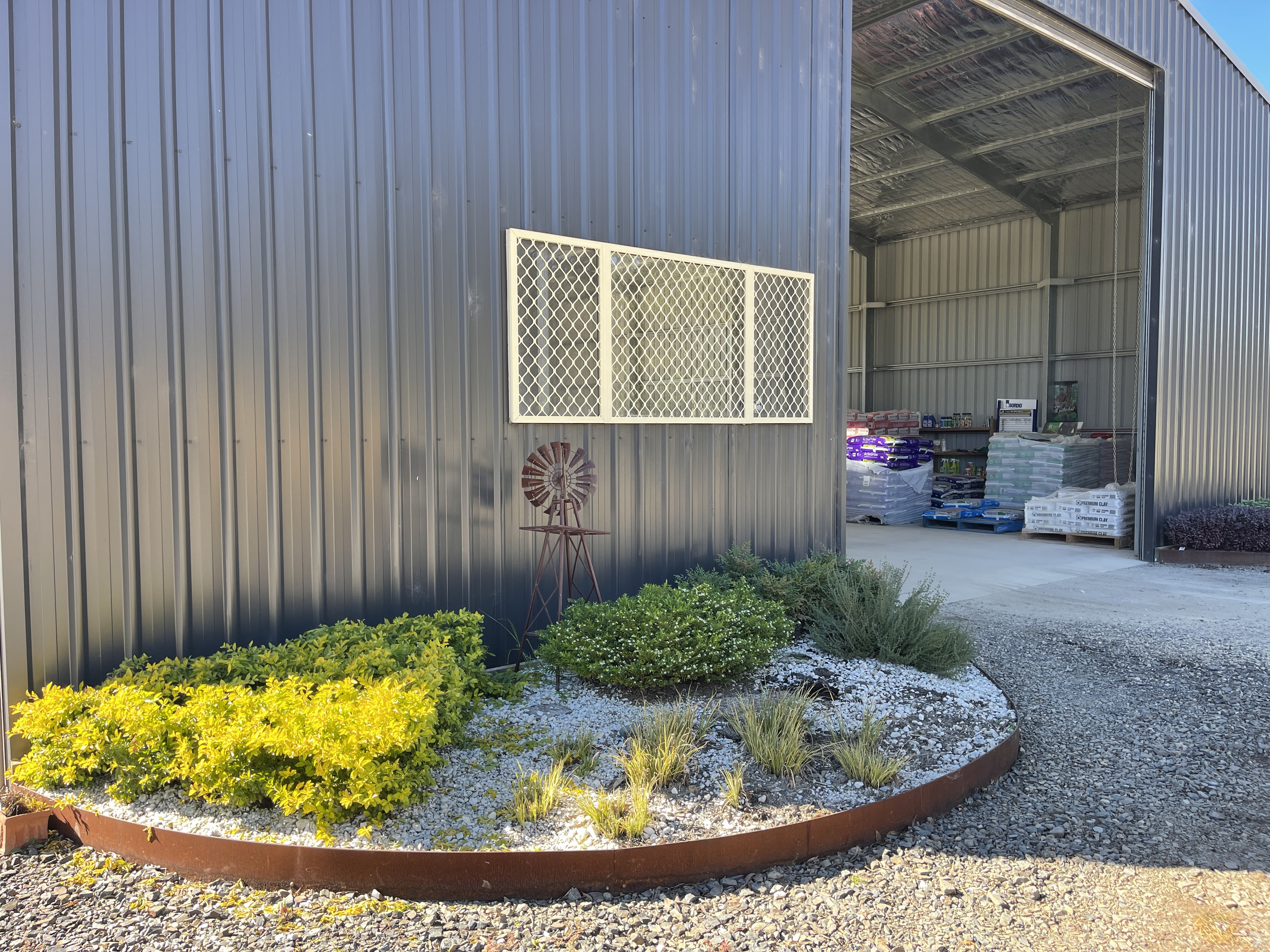 Nambucca Landscape Supplies–MI Organics - Logo