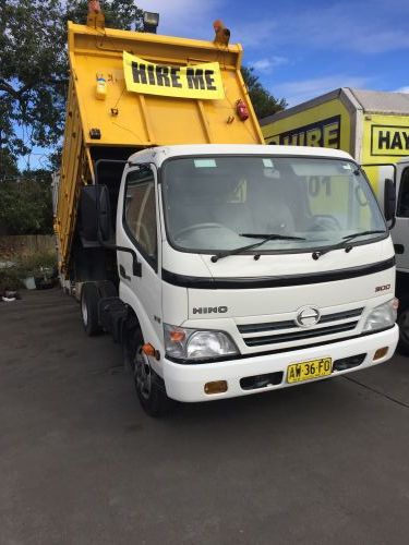 Newcastle Hire and Auto - Logo