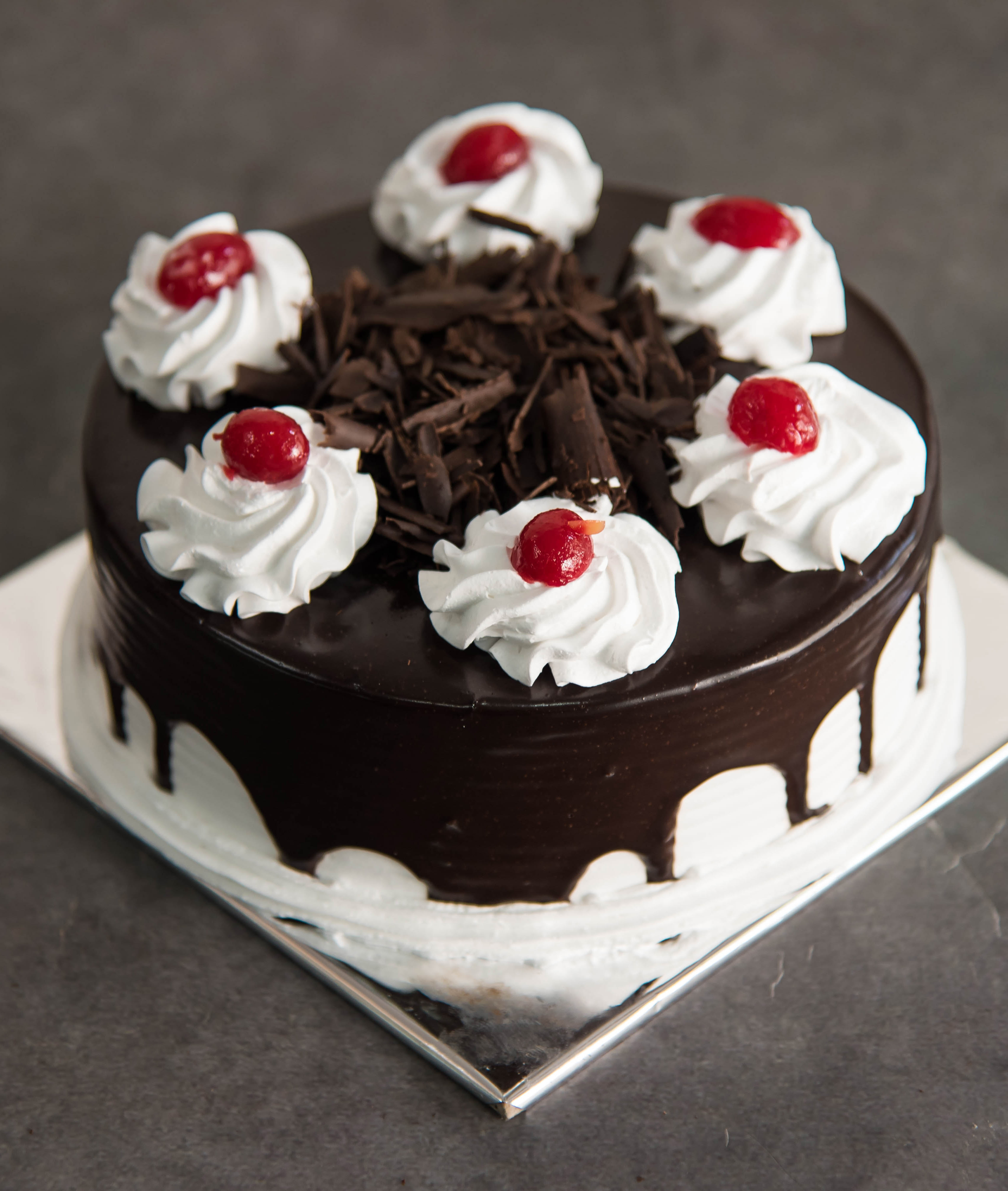 New Pooja Cakes And Bakery - Logo