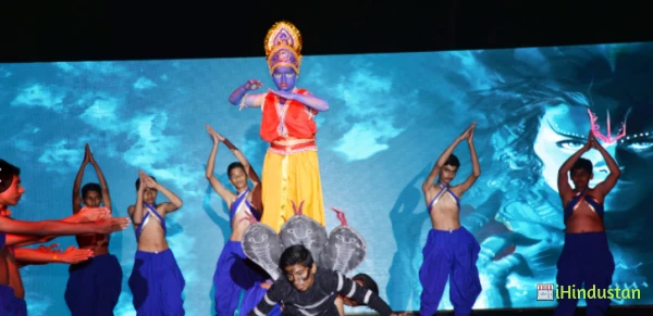 N G International School - Logo
