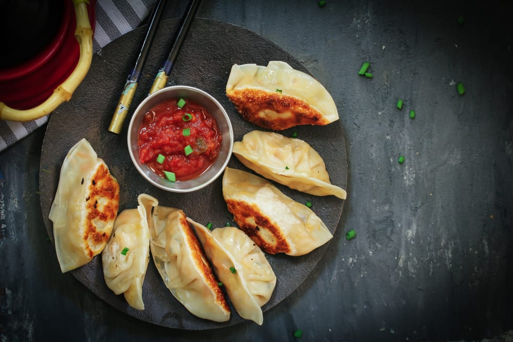 Nitai Momos - Logo