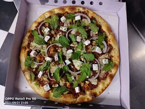 Nomad Pizza - Traveller Series - Cover photo