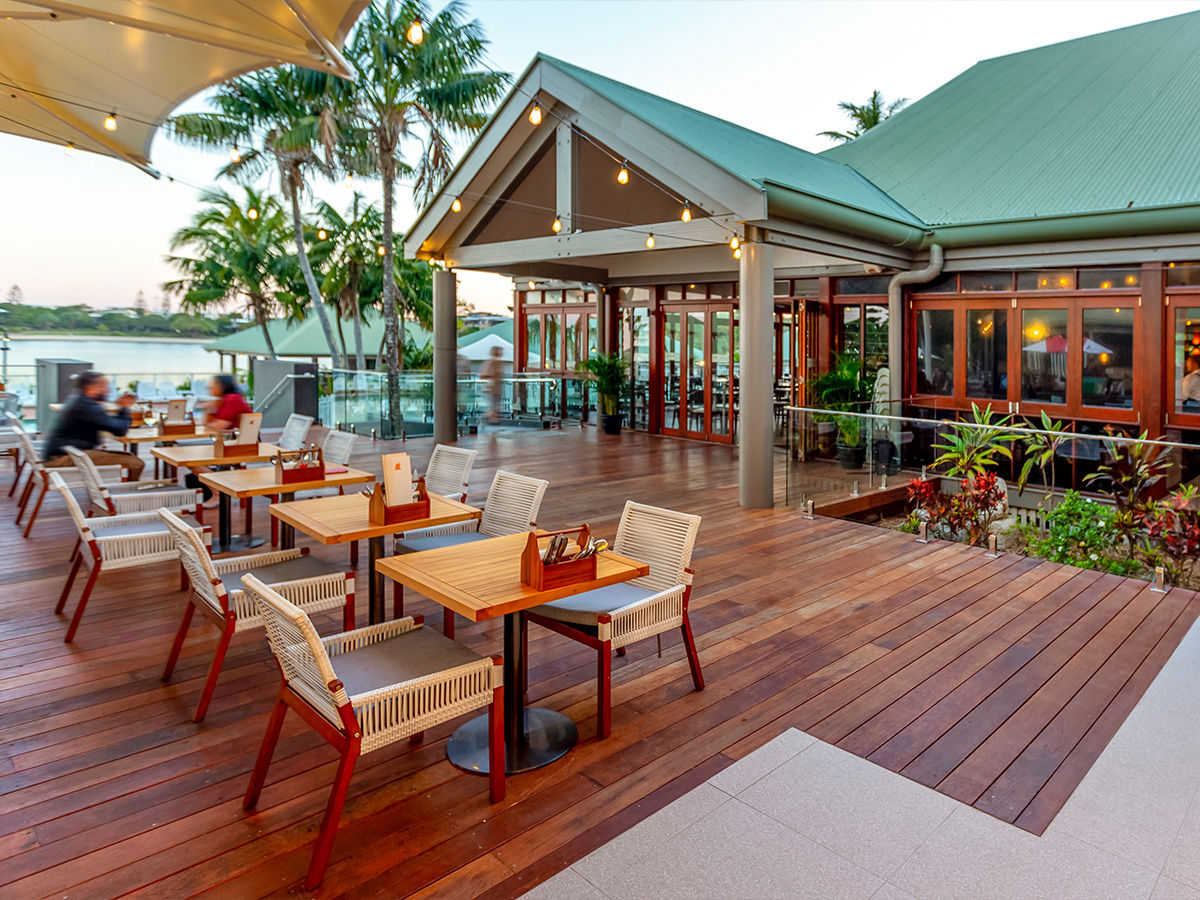 Nouveau Restaurant @ Novotel Twin Waters Resort - Logo