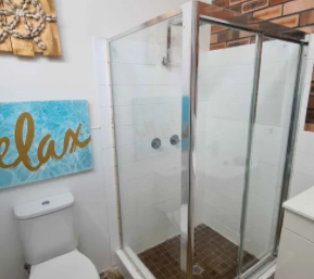 Nowra Shower Screens - Logo