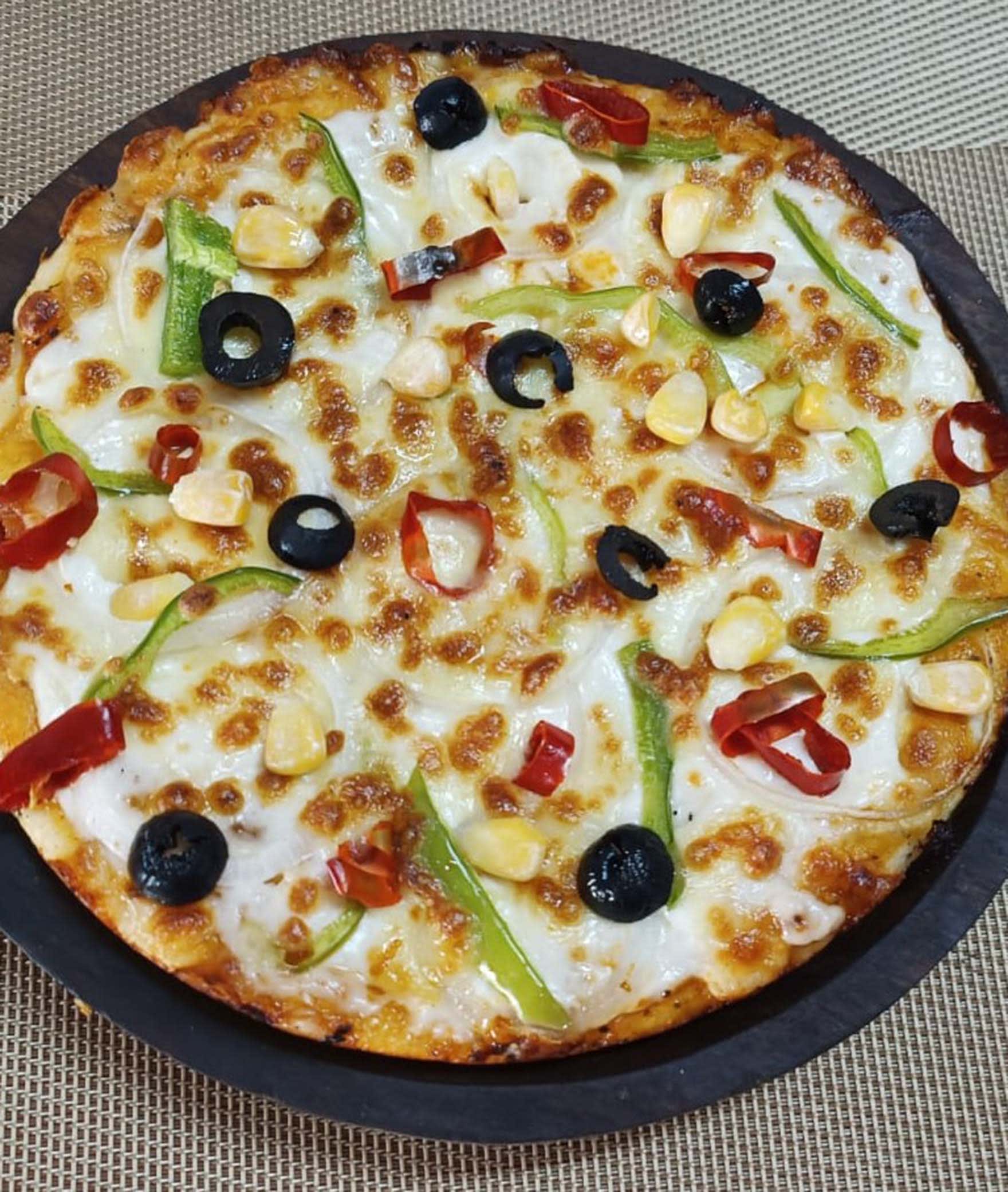 NRI Pizza Wala - Logo
