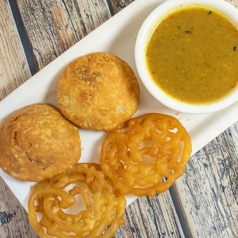 OMA Pehalwan kachori wala - Logo