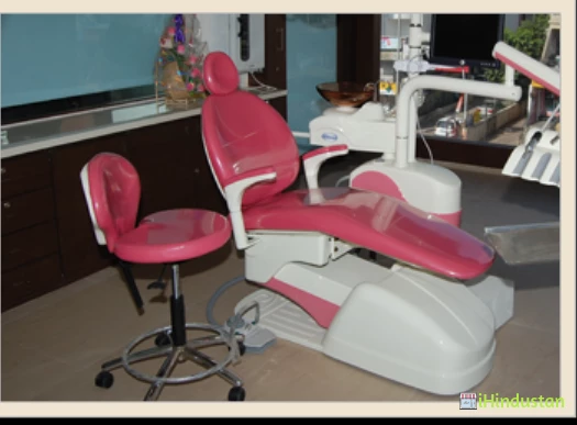 Oracare Dental Clinic - Logo