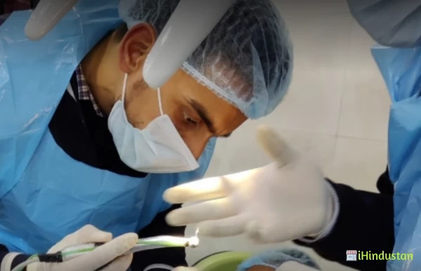 ORA DENTAL & IMPLANT CENTRE - Logo