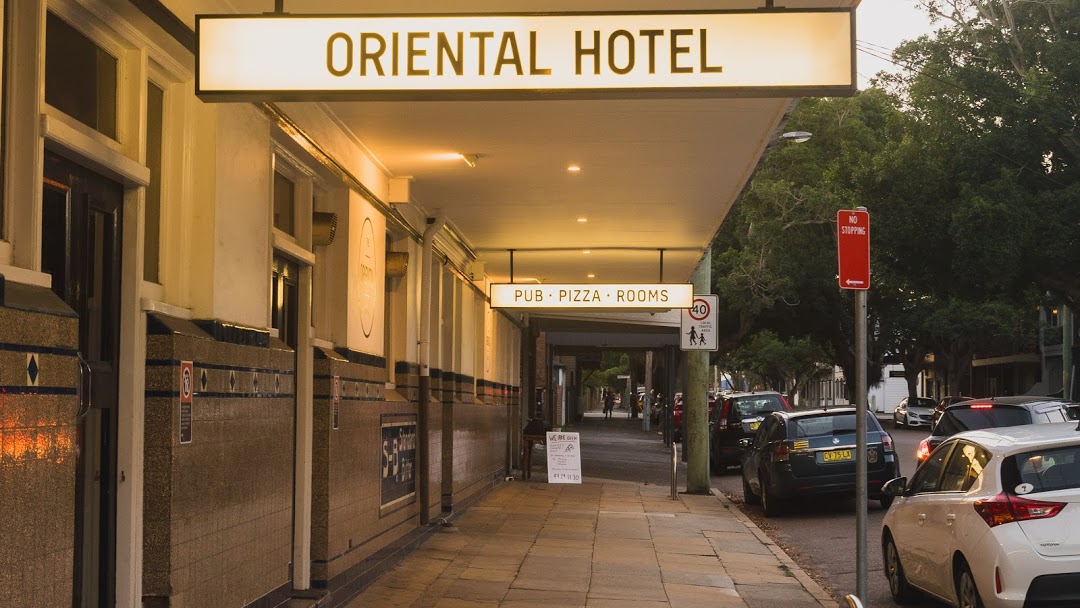 Oriental Hotel - Logo