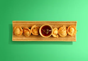 Orientel Momos - Logo