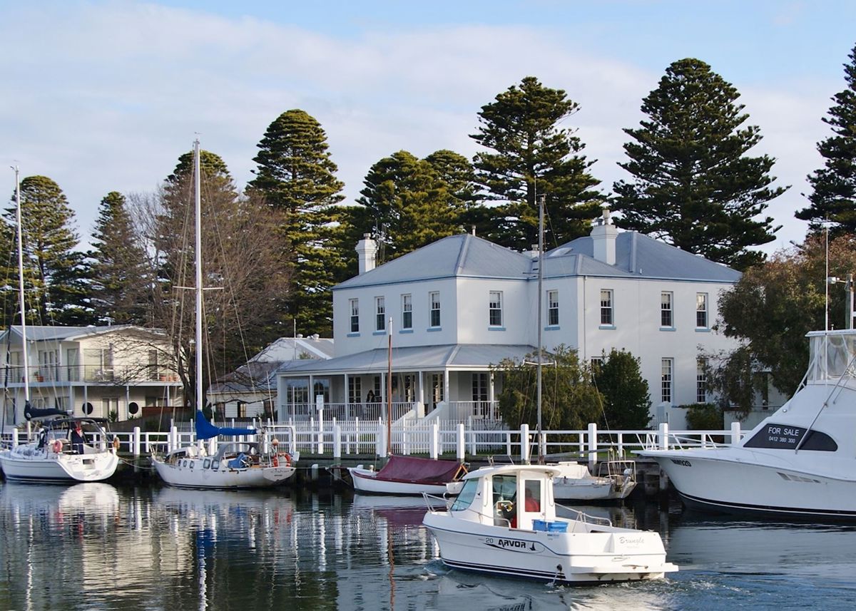Oscars Waterfront Boutique Hotel - Logo