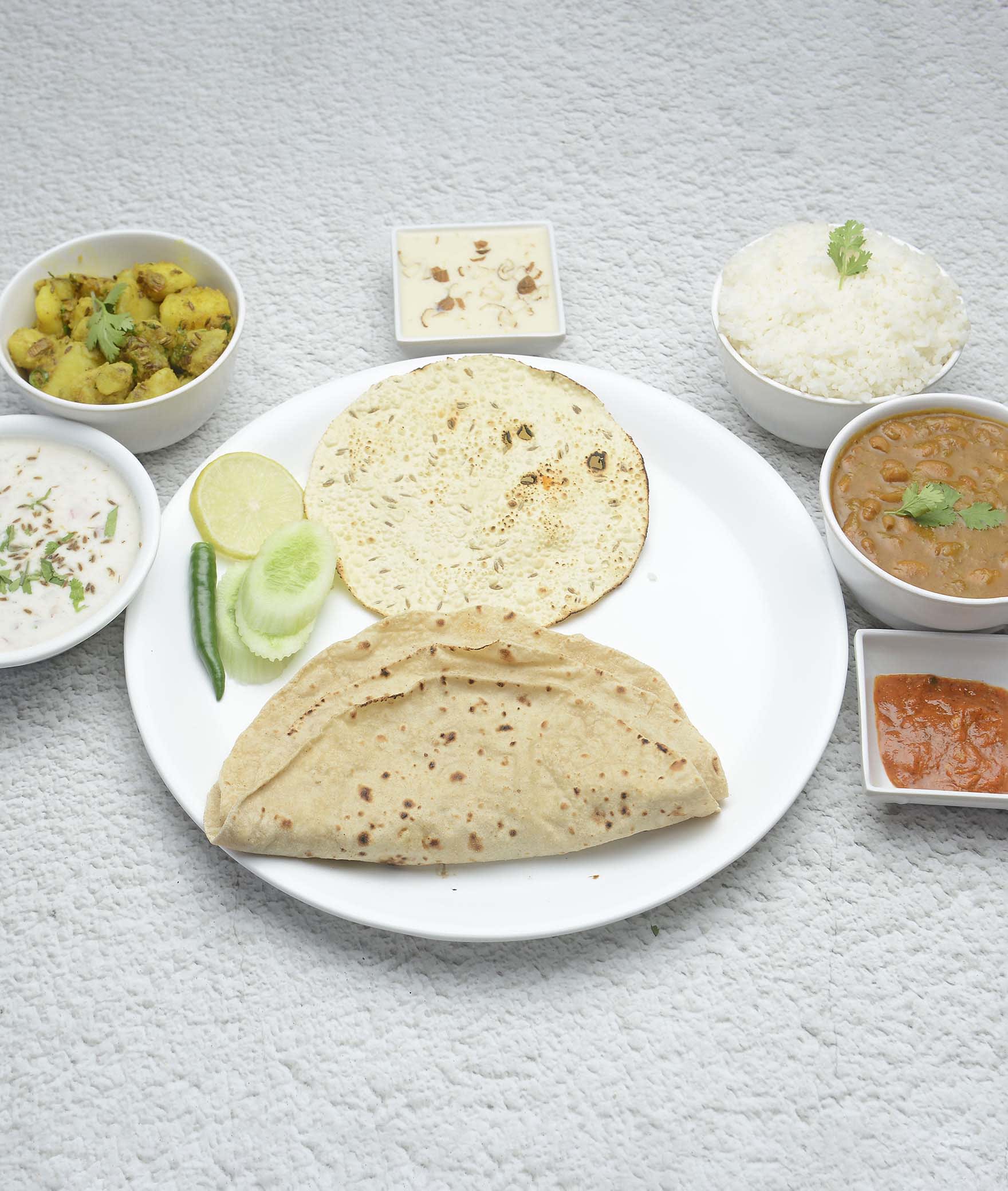 Oye Hoye (100% Veg) - Logo