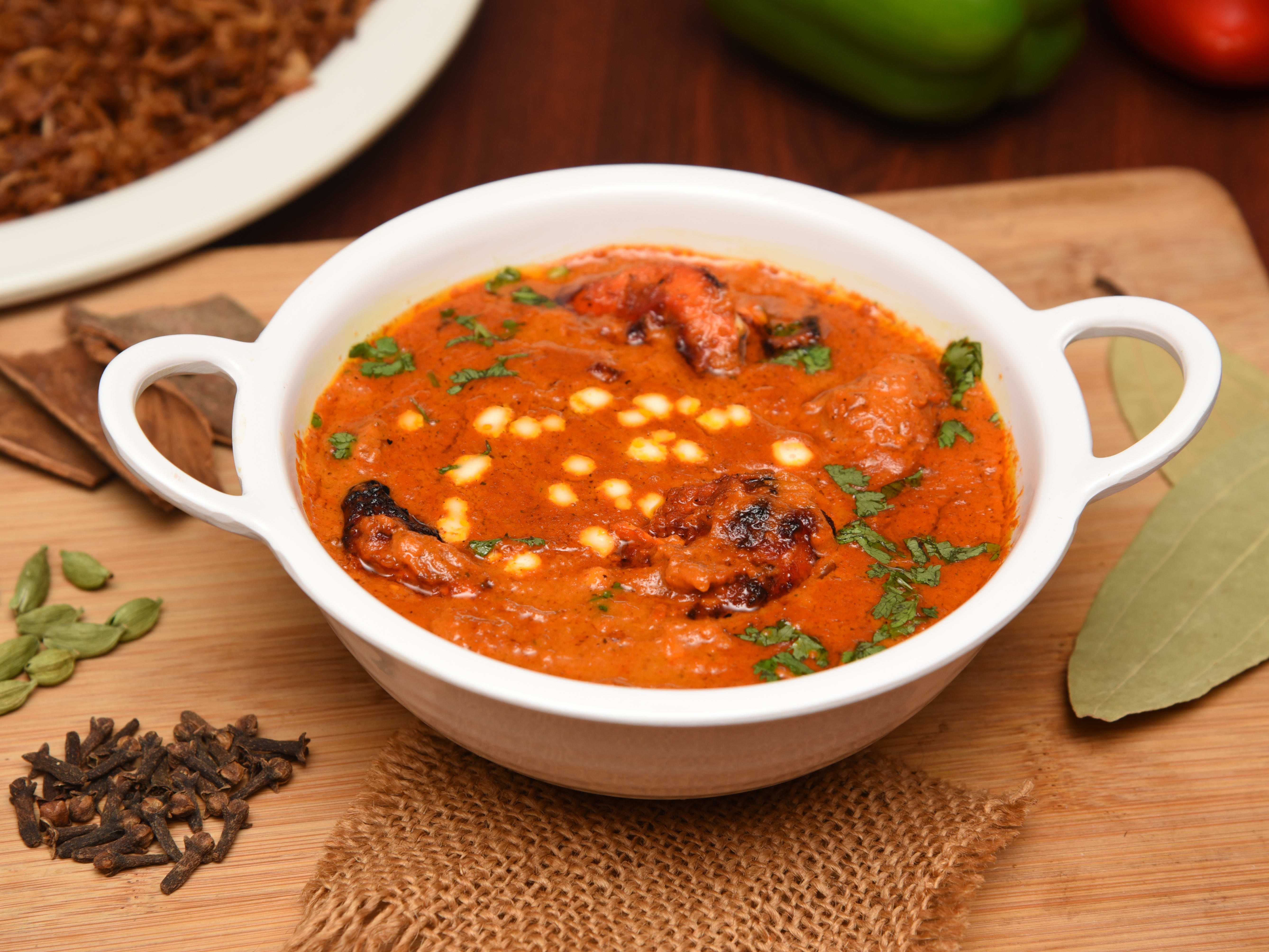 Oye Royal Food - Logo