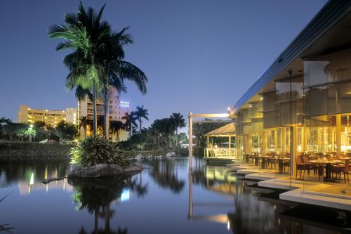 Pacific Bay Resort - Logo