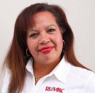 Pamela Simons Remax Condos Plus - Logo