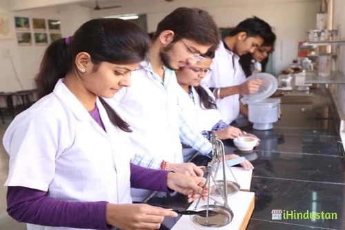 Pandit Dindayal Upadhyay Medical College. - Logo