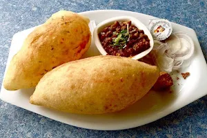 Pandit Ji Paharganj Ke Chole Bhature - Logo
