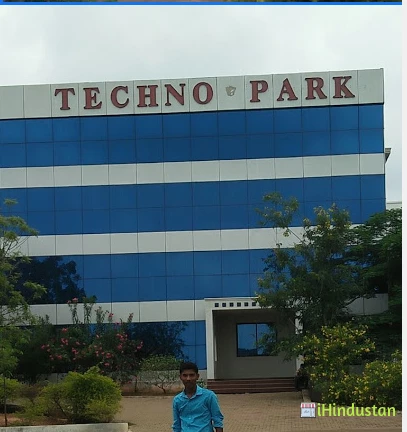 Park College Of Engineering And Technology - Logo