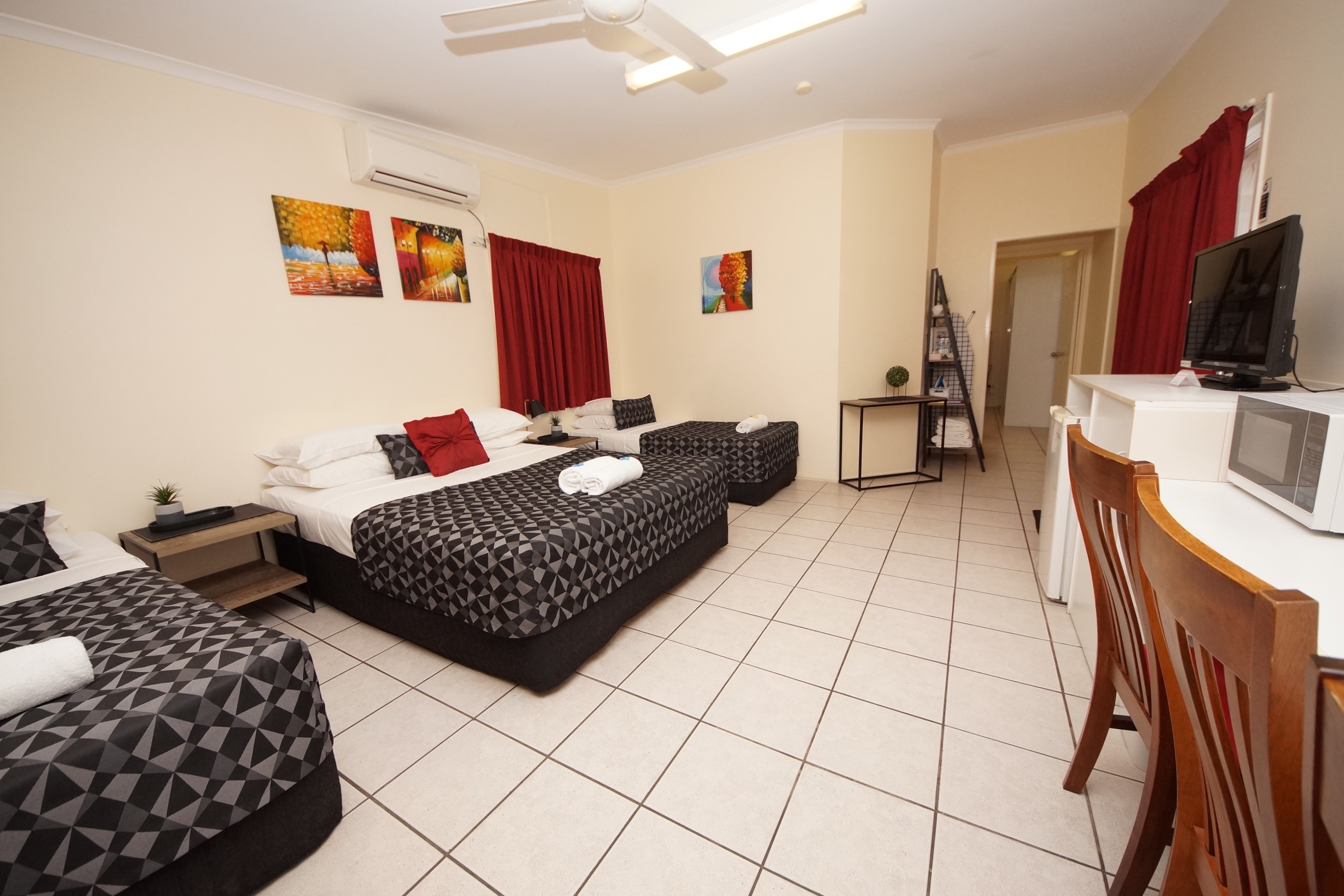 Parkside Motel Ayr - Logo