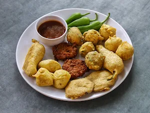 Parleshwar Vada Pav Samrat - Logo