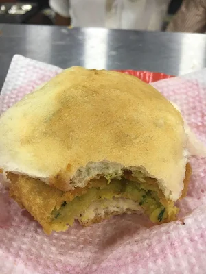 Parleshwar Vada Pav Samrat, Nehru Road - Logo