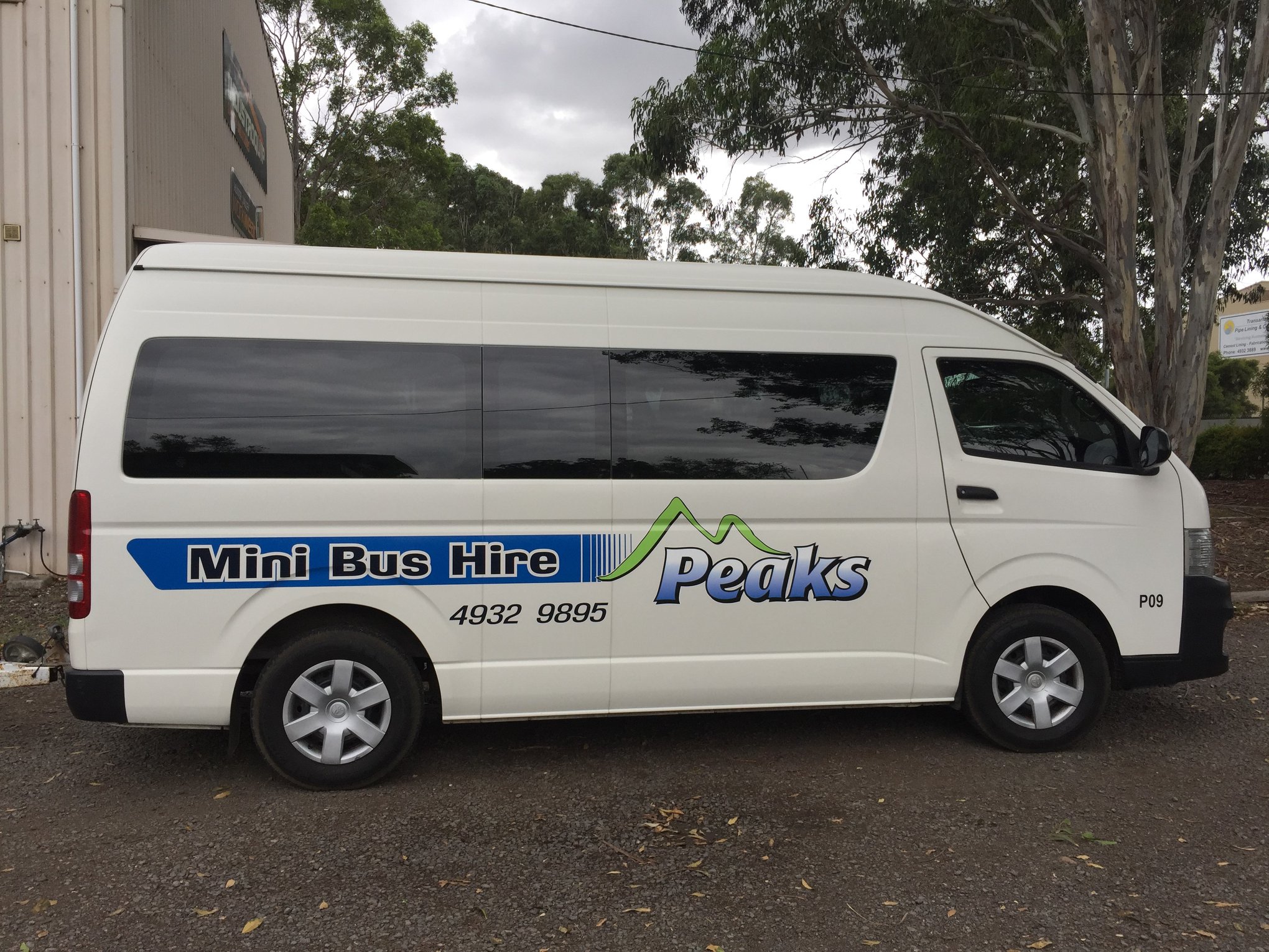 Peaks Mini Bus Hire - Logo